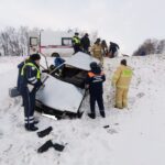 В Становлянском округе спасатели помогли извлечь из улетевшего в кювет “девятки” 41-летнего водителя