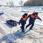 В Липецке спасатели эвакуировали со льда рыбака с инсультом