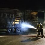 В Добринском районе пожарные отстояли от огня фуру с полуприцепом